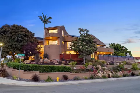 2709 Unicornio St, Carlsbad, CA 92009