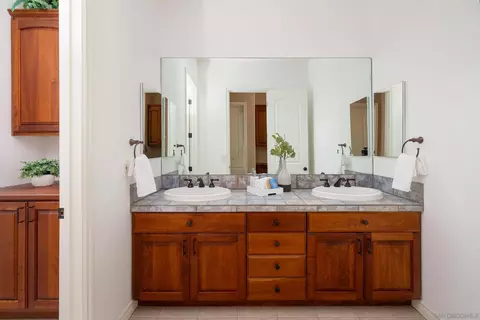 Bath - 15275 Eastvale Rd, Poway, CA 92064 photo 3 of 5
