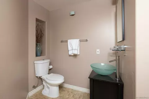 Bath - 15275 Eastvale Rd, Poway, CA 92064 photo 4 of 5