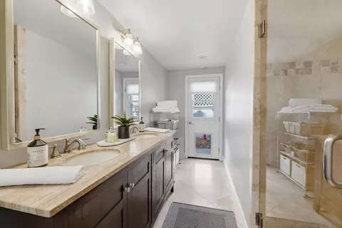 Bath - 13150 Avenida La Valencia, Poway, CA 92064 photo 4 of 4