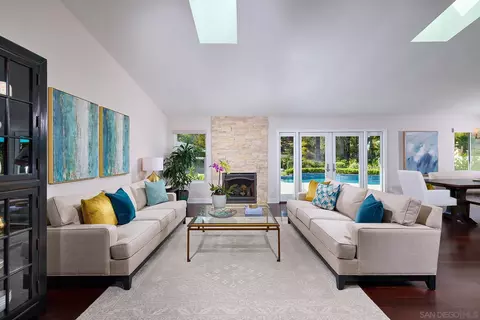 Living - 13150 Avenida La Valencia, Poway, CA 92064 photo 3 of 5