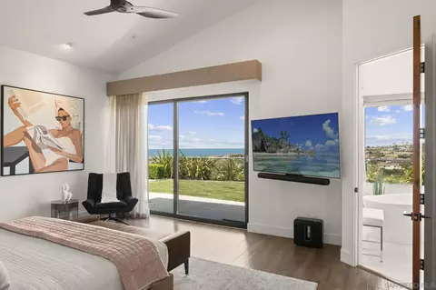 Bedroom - 5594 Soledad Rd, La Jolla, CA 92037 photo 1 of 2