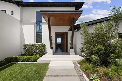 Exterior - 5594 Soledad Rd, La Jolla, CA 92037 photo 3 of 6