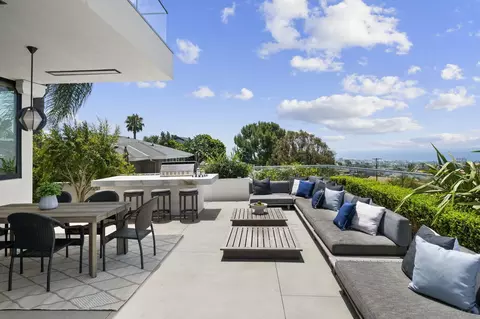 Exterior - 5594 Soledad Rd, La Jolla, CA 92037 photo 4 of 6