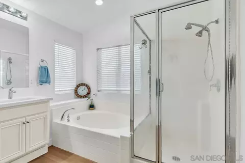Bath - 10836 Stoney Creek Ct, Santee, CA 92071 photo 3 of 4