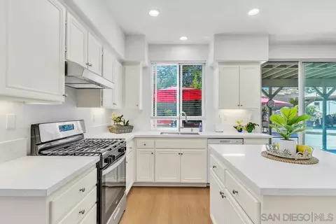 Kitchen - 10836 Stoney Creek Ct, Santee, CA 92071 photo 5 of 6