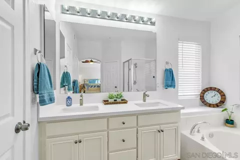 Bath - 10836 Stoney Creek Ct, Santee, CA 92071 photo 2 of 4