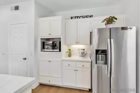 Kitchen - 10836 Stoney Creek Ct, Santee, CA 92071 photo 4 of 6