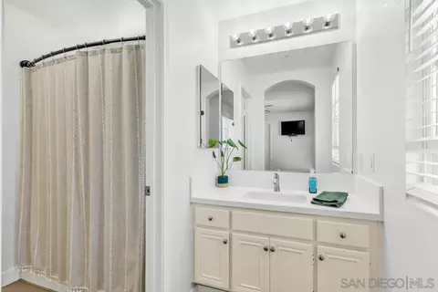 Bath - 10836 Stoney Creek Ct, Santee, CA 92071 photo 4 of 4