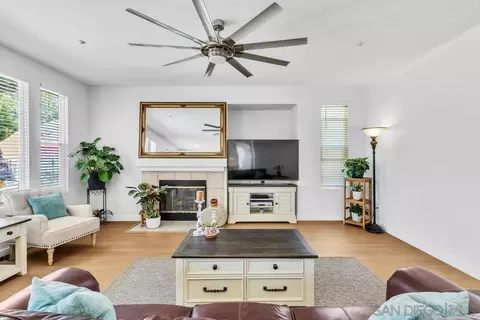 Living - 10836 Stoney Creek Ct, Santee, CA 92071 photo 3 of 6