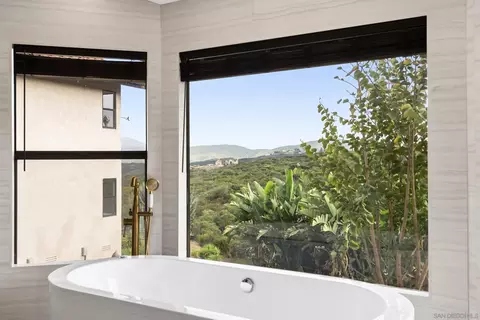 Bath - 1106 Alpine Oaks Dr, Alpine, CA 91901 photo 5 of 8