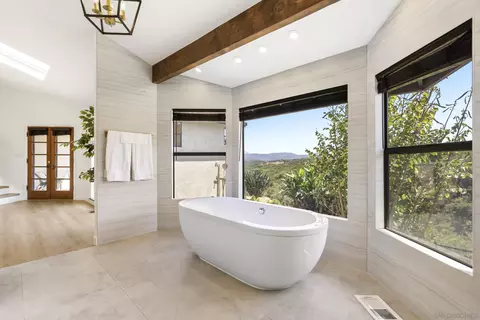 Bath - 1106 Alpine Oaks Dr, Alpine, CA 91901 photo 4 of 8