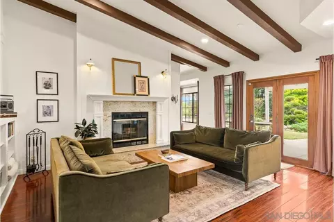 Living - 1421 Blue Lilac, Alpine, CA 91901 photo 5 of 8