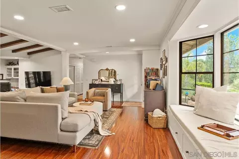 Living - 1421 Blue Lilac, Alpine, CA 91901 photo 4 of 8