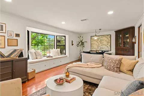 Living - 1421 Blue Lilac, Alpine, CA 91901 photo 2 of 8