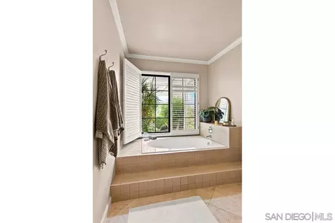 Bath - 1421 Blue Lilac, Alpine, CA 91901 photo 3 of 3