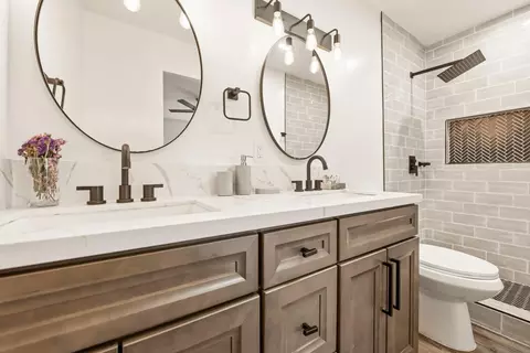 Bath - 14345 Erin, Poway, CA 92064 photo 2 of 3