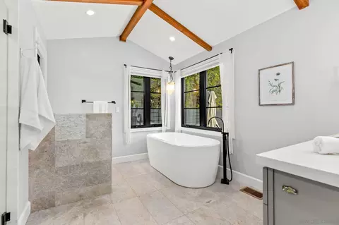 Bath - 2335 Ivy Rd, Oceanside, CA 92054 photo 2 of 6