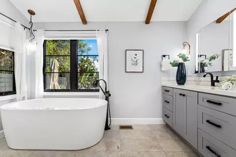 Bath - 2335 Ivy Rd, Oceanside, CA 92054 photo 3 of 6
