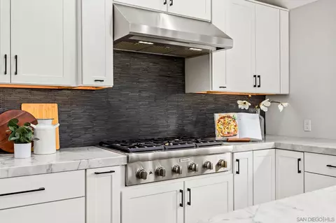 Kitchen - 2335 Ivy Rd, Oceanside, CA 92054 photo 2 of 7