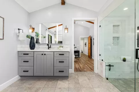 Bath - 2335 Ivy Rd, Oceanside, CA 92054 photo 4 of 6