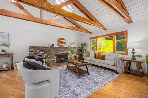 Living - 661 Union, Encinitas, CA 92024 photo 2 of 5