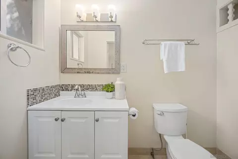 Bath - 661 Union, Encinitas, CA 92024 photo 3 of 4