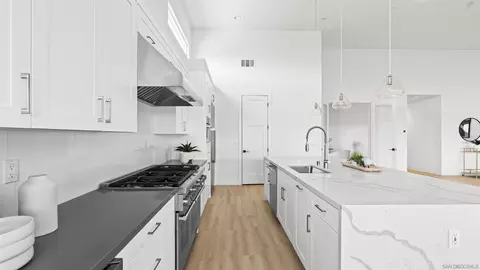 Kitchen - 16925 Old Coach Rd, Poway, CA 92064 photo 3 of 5