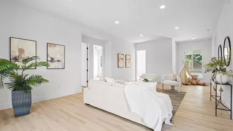 Living - 16925 Old Coach Rd, Poway, CA 92064 photo 6 of 6