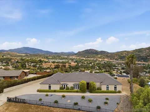 10015 El Capitan Real Rd, El Cajon, CA 92021