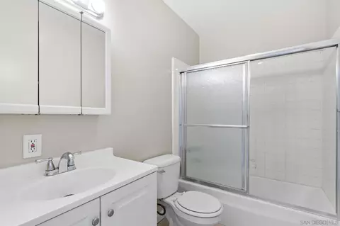 Bath - 1041 Calla Ave, Imperial Beach, CA 91932 photo 1 of 2