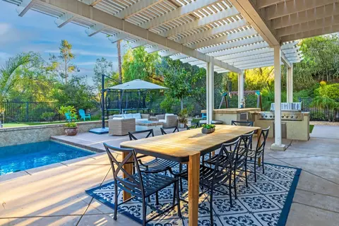 Exterior - 2124 Pamplona Ct, Escondido, CA 92025 photo 5 of 12