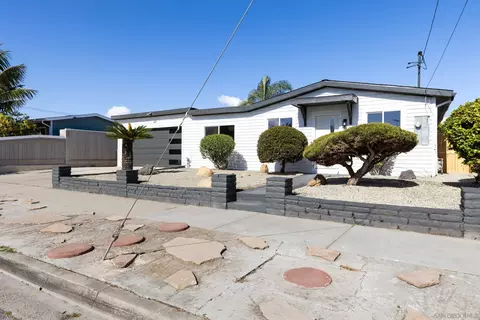 Exterior - 2846 Cedar Rd, Oceanside, CA 92056 photo 2 of 7
