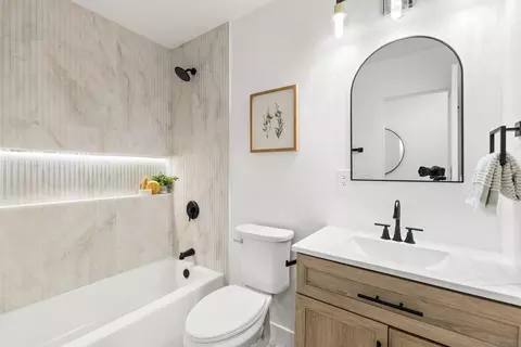 Bath - 2846 Cedar Rd, Oceanside, CA 92056 photo 1 of 2