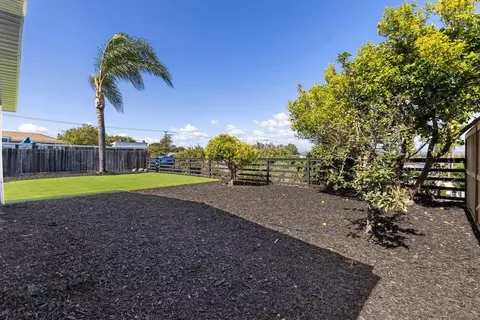 Exterior - 2846 Cedar Rd, Oceanside, CA 92056 photo 5 of 7