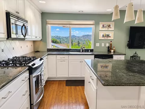 Kitchen - 17354 Saint Andrews, Poway, CA 92064 photo 3 of 6