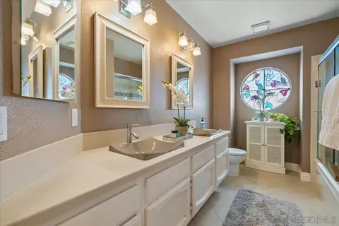 Bath - 328 Montecito Gln, Escondido, CA 92025 photo 4 of 6