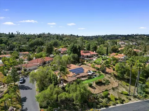 View/Area - 328 Montecito Gln, Escondido, CA 92025 photo 5 of 9