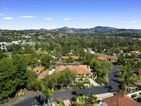 View/Area - 328 Montecito Gln, Escondido, CA 92025 photo 6 of 9