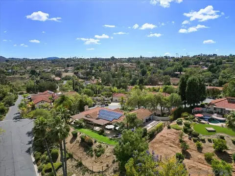 View/Area - 328 Montecito Gln, Escondido, CA 92025 photo 8 of 9