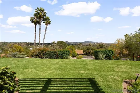 Exterior - 328 Montecito Gln, Escondido, CA 92025 photo 4 of 14