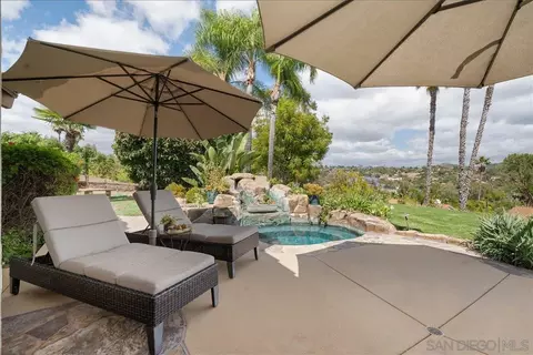 Exterior - 328 Montecito Gln, Escondido, CA 92025 photo 5 of 14