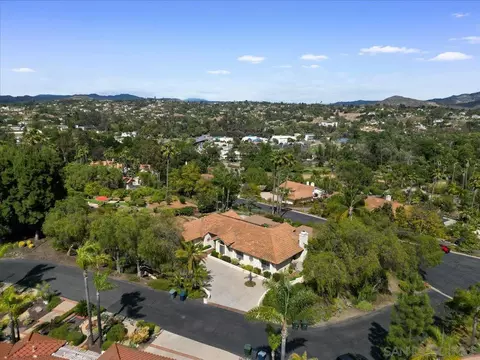 View/Area - 328 Montecito Gln, Escondido, CA 92025 photo 7 of 9