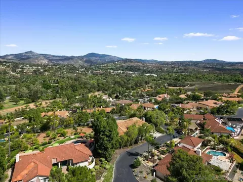 View/Area - 328 Montecito Gln, Escondido, CA 92025 photo 3 of 9