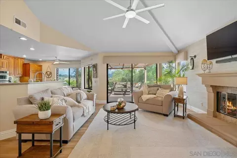 Living - 328 Montecito Gln, Escondido, CA 92025 photo 3 of 5