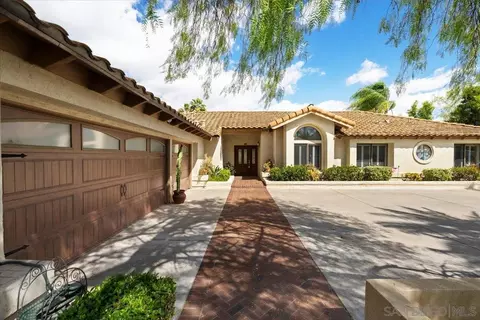 Exterior - 328 Montecito Gln, Escondido, CA 92025 photo 2 of 14