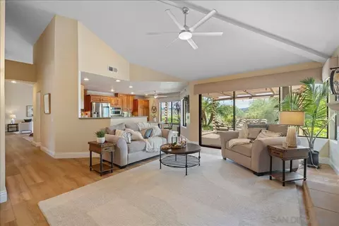 Living - 328 Montecito Gln, Escondido, CA 92025 photo 4 of 5