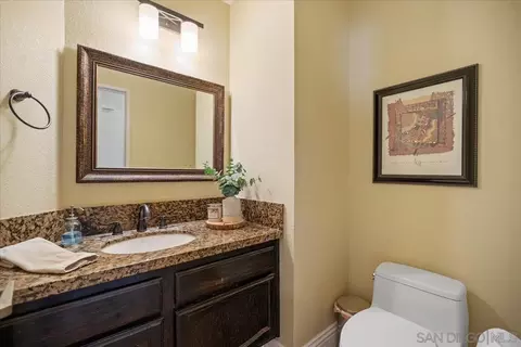 Bath - 328 Montecito Gln, Escondido, CA 92025 photo 6 of 6