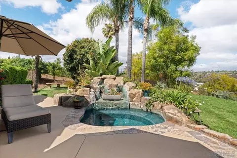 Exterior - 328 Montecito Gln, Escondido, CA 92025 photo 7 of 14