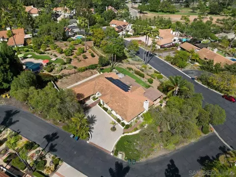 View/Area - 328 Montecito Gln, Escondido, CA 92025 photo 2 of 9